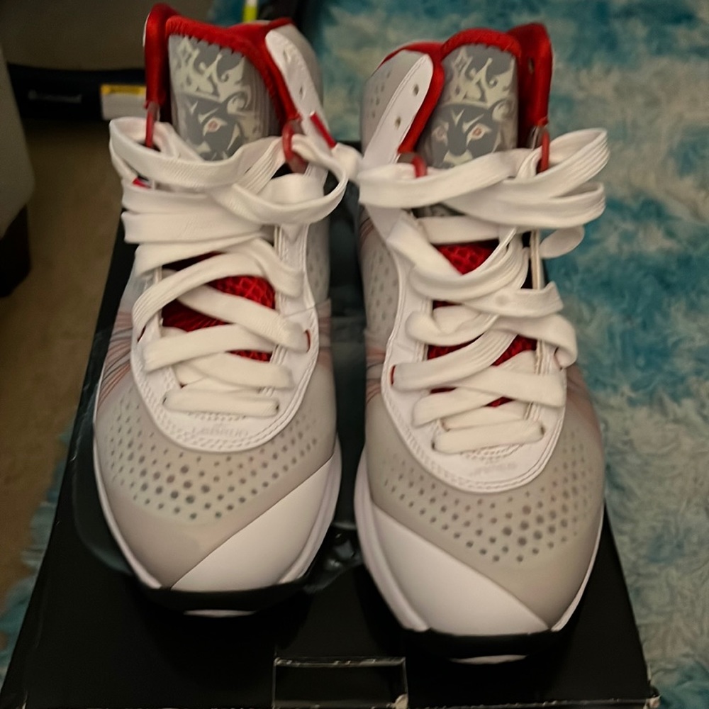 Lebron 8 v/2 size 8 stock # 429676 100 slightly used only worn few times